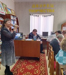 Поэтический вечер-вернисаж  «Любимое время года в живописи и стихах»