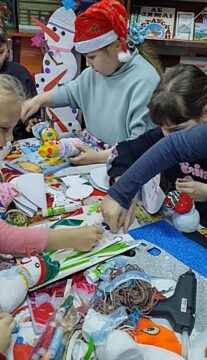 Новогодний парад снеговиков