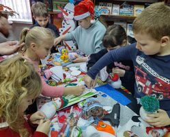 Новогодний парад снеговиков