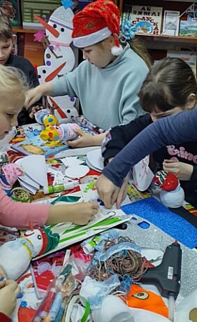 Новогодний парад снеговиков