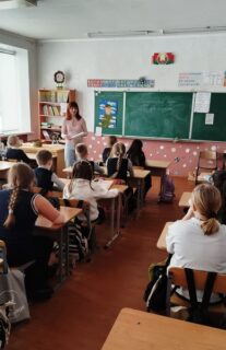 Библиотечный урок «Защитником быть – Родине служить»