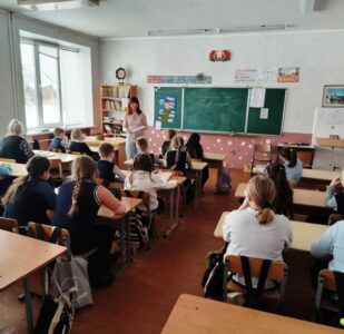 Библиотечный урок «Защитником быть – Родине служить»