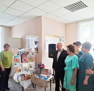 Кніжная выстава “Жанчыны – крыніца ўсёй прыгажосці”