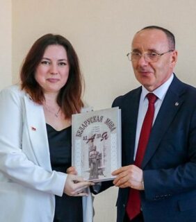 Ігар Капылоў прэзентаваў на Пастаўшчыне сваю новую кнігу «Беларуская мова: ад А да Я»