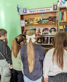 Свет вачыма мастака