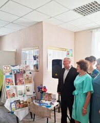 Кніжная выстава “Жанчыны – крыніца ўсёй прыгажосці”