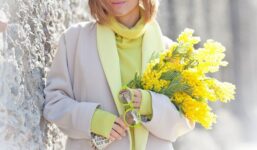 Весна. Март. Женщина.