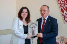 Ігар Капылоў прэзентаваў на Пастаўшчыне сваю новую кнігу «Беларуская мова: ад А да Я»